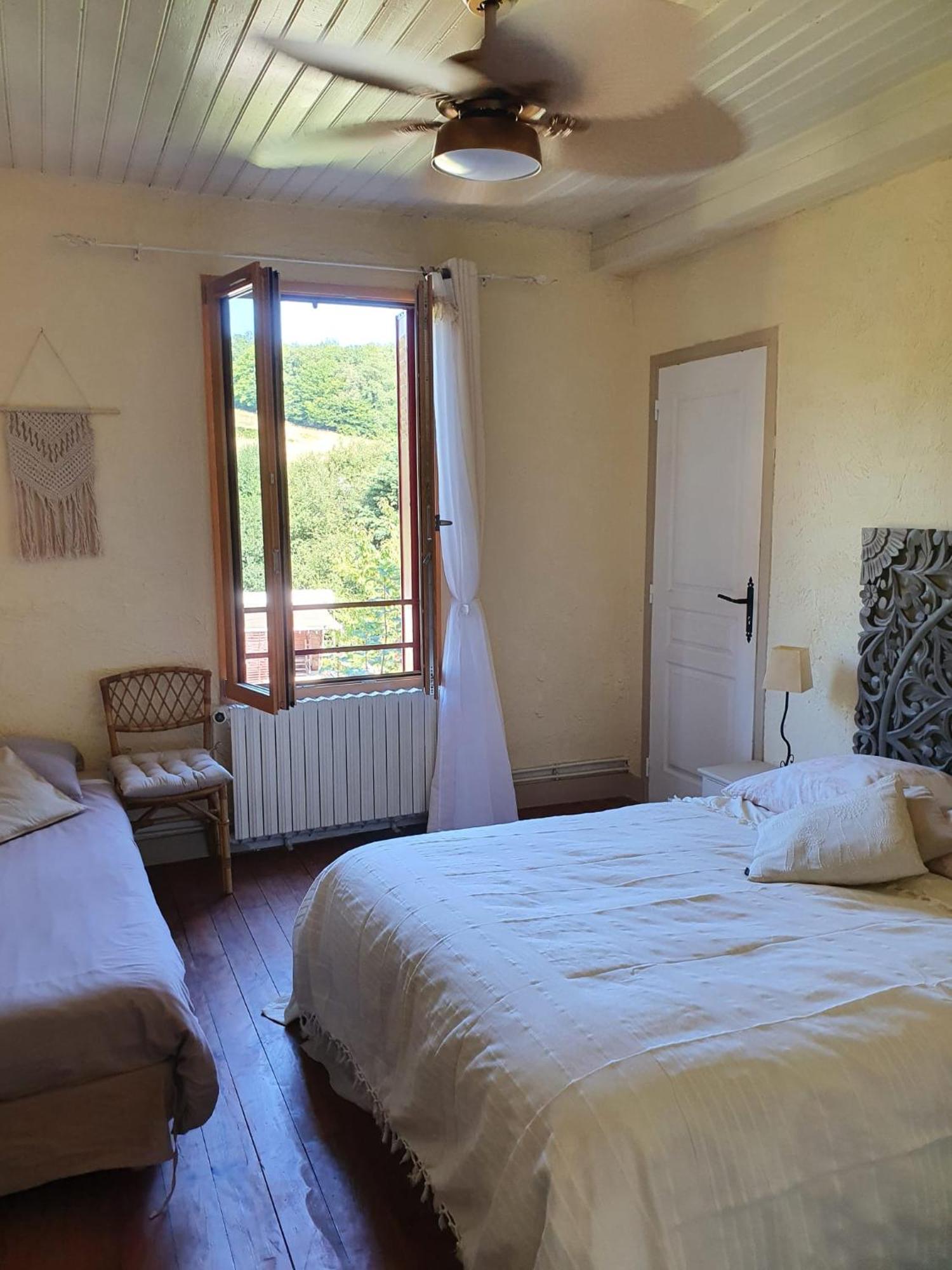 La Maison Du Bonheur Anlhiac Buitenkant foto
