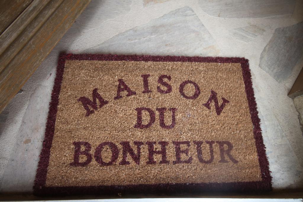 La Maison Du Bonheur Anlhiac Buitenkant foto